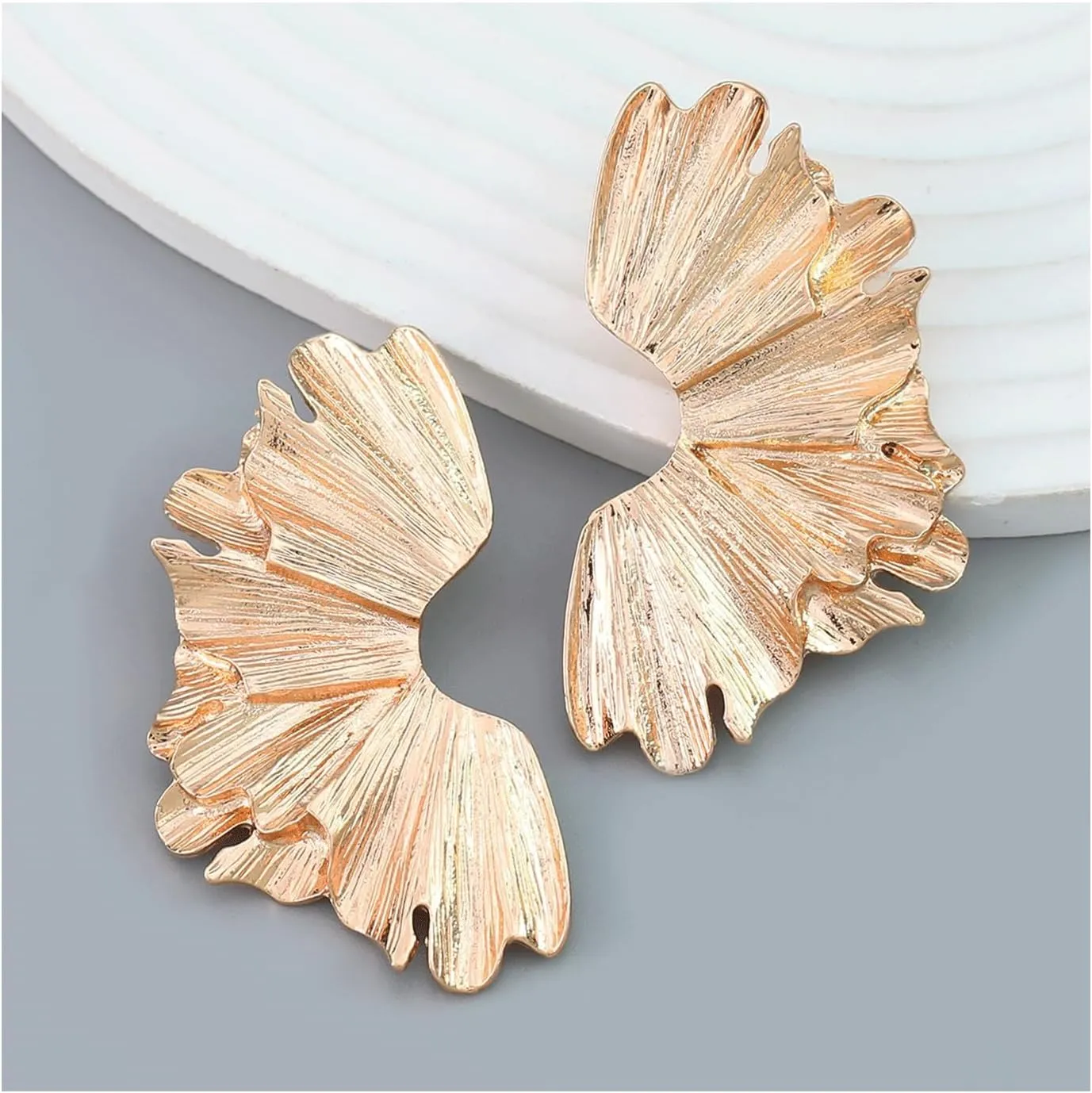 Chunky Flower Earrings for Women Gold Silver Statement Stud Earring Exaggerated Geometric Floral Drop Earrings Trendy Earring Jewelry for Women