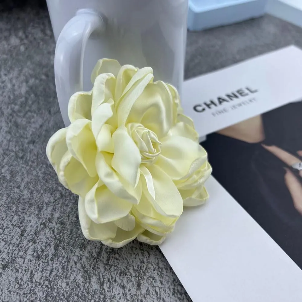 Dual Use Fabric Rose Flower Brooch Hairpin Dainty Satin Camellia Flower Hairpin Brooch Dual Purpose Large Flower Pin Ceremony Party Prom Banquet Suit Wedding Dress Accessories