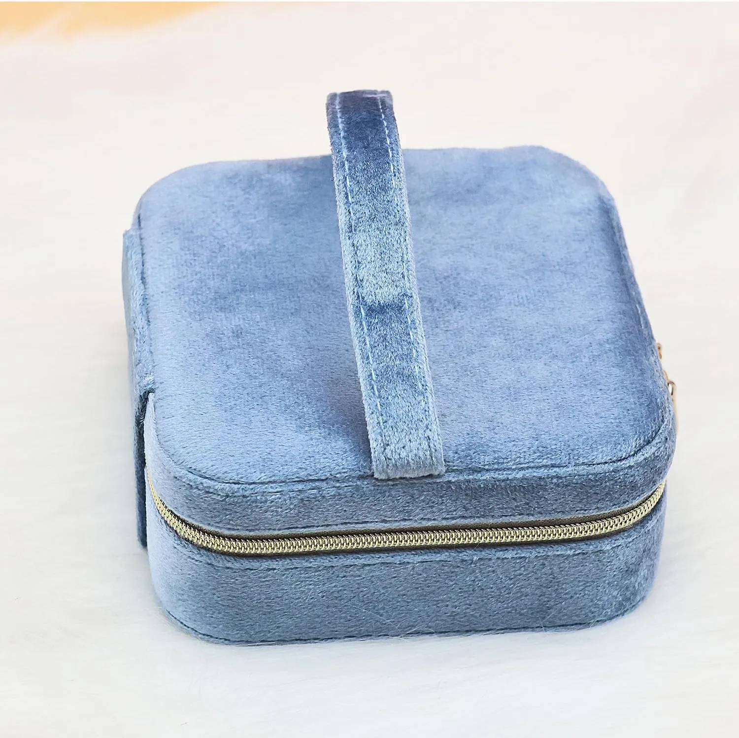 Jewelry Travel Case, Portable Jewelry Box With Mirror, Velvet Small Jewelry Travel Case for Women, Mini Jewelry Organizer for Necklace Ring Earrings (Misty Blue)
