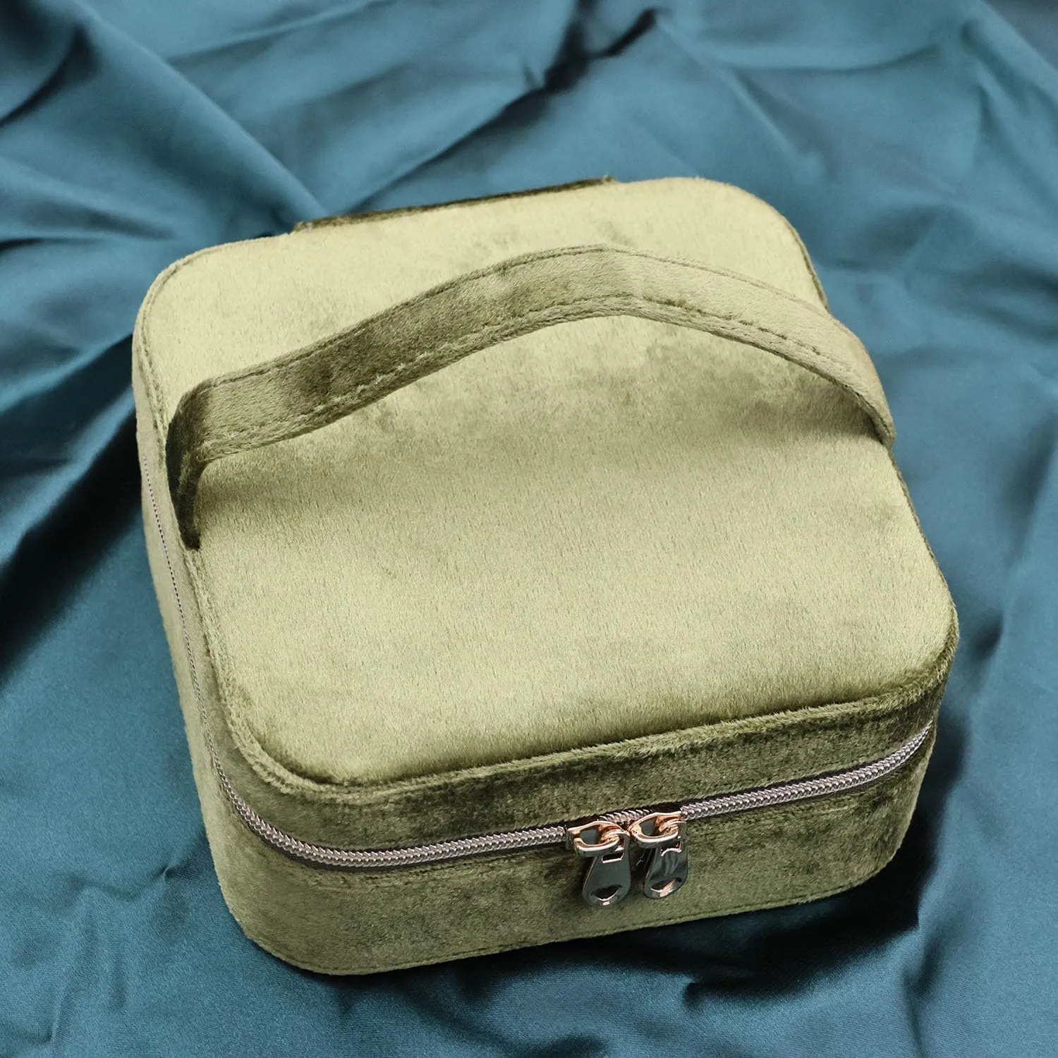 Jewelry Travel Case, Small Jewelry Box With Mirror, Velvet Travel Jewelry Boxes for Women, Necklace Ring Earring Organizer Box for Travel Vacation(Olive Green)