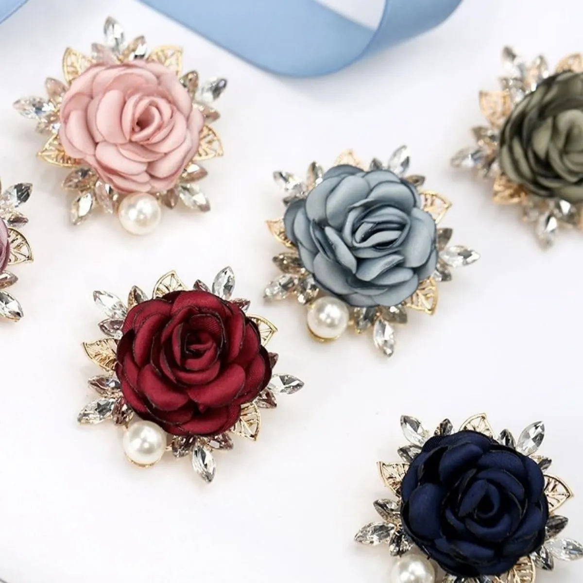 LOVEF Elegant Rose Flower Brooch Pin for Women Wedding Party Gentleman's Essentials Crystal Pearl Fabric Flower Lapel Pin Fashionable and Versatile Dress Suit Accessories Valentine's Day