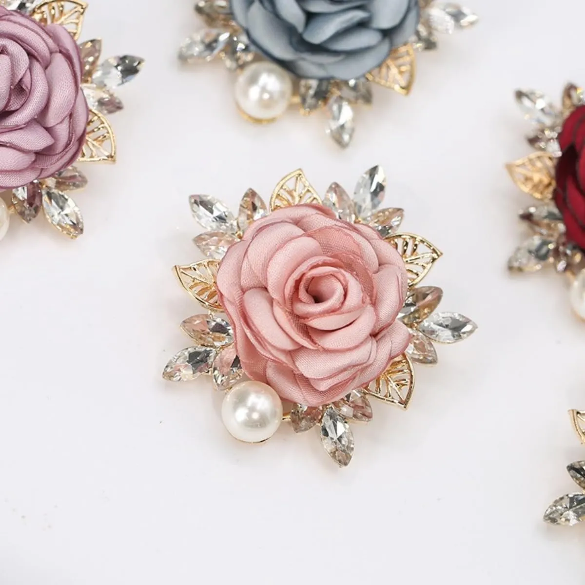 LOVEF Elegant Rose Flower Brooch Pin for Women Wedding Party Gentleman's Essentials Crystal Pearl Fabric Flower Lapel Pin Fashionable and Versatile Dress Suit Accessories Valentine's Day