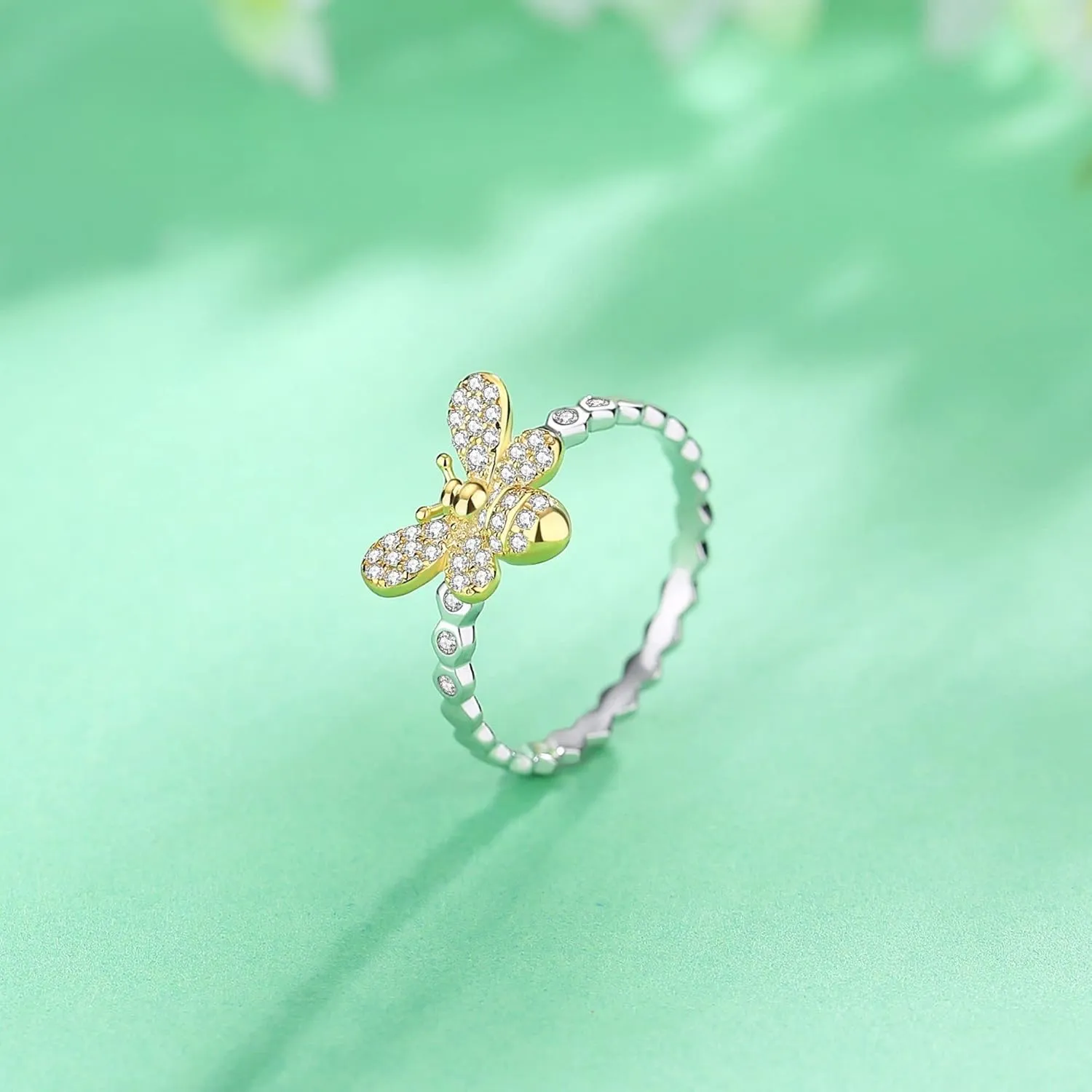 Minimalist Bee Ring, 925 Sterling Silver Ring, Unique Design Ring, Fashion Jewelry, Perfect for Women, Girls, Mothers, and Sisters