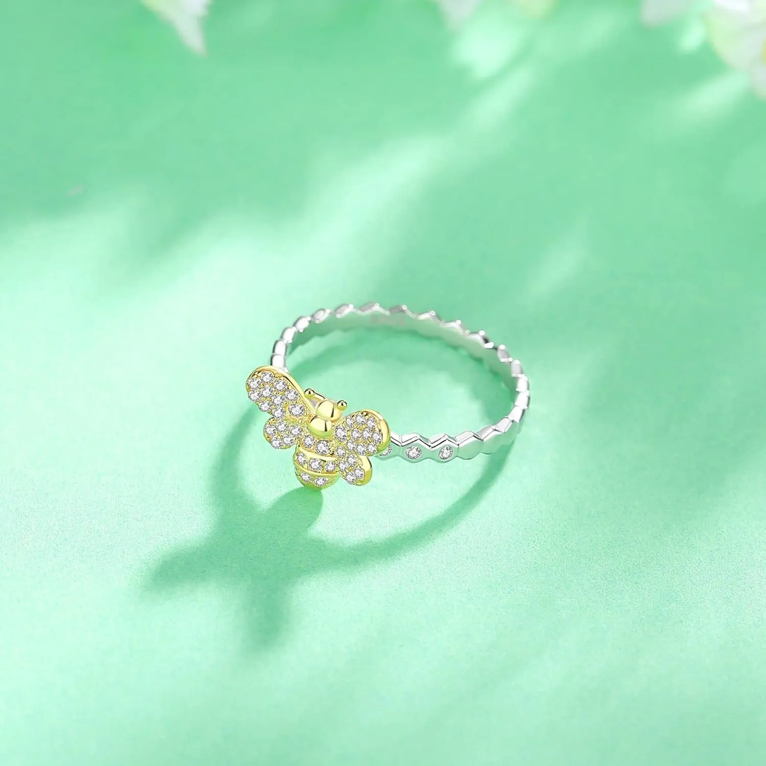 Minimalist Bee Ring, 925 Sterling Silver Ring, Unique Design Ring, Fashion Jewelry, Perfect for Women, Girls, Mothers, and Sisters