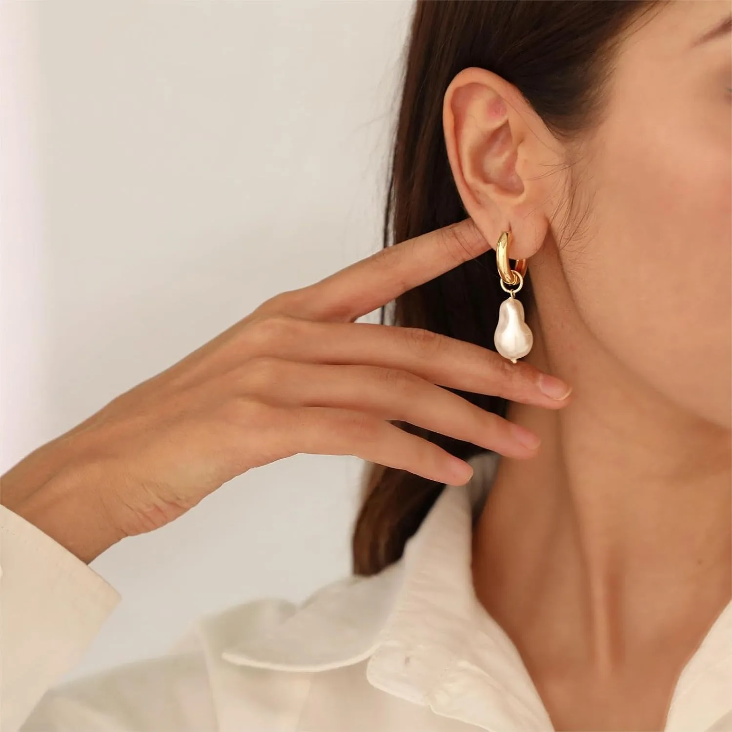 Pearl Earrings for Woman Gold Dangle Aesthetic Dainty Pearl Drop Earrings for Woman Gift and Wedding