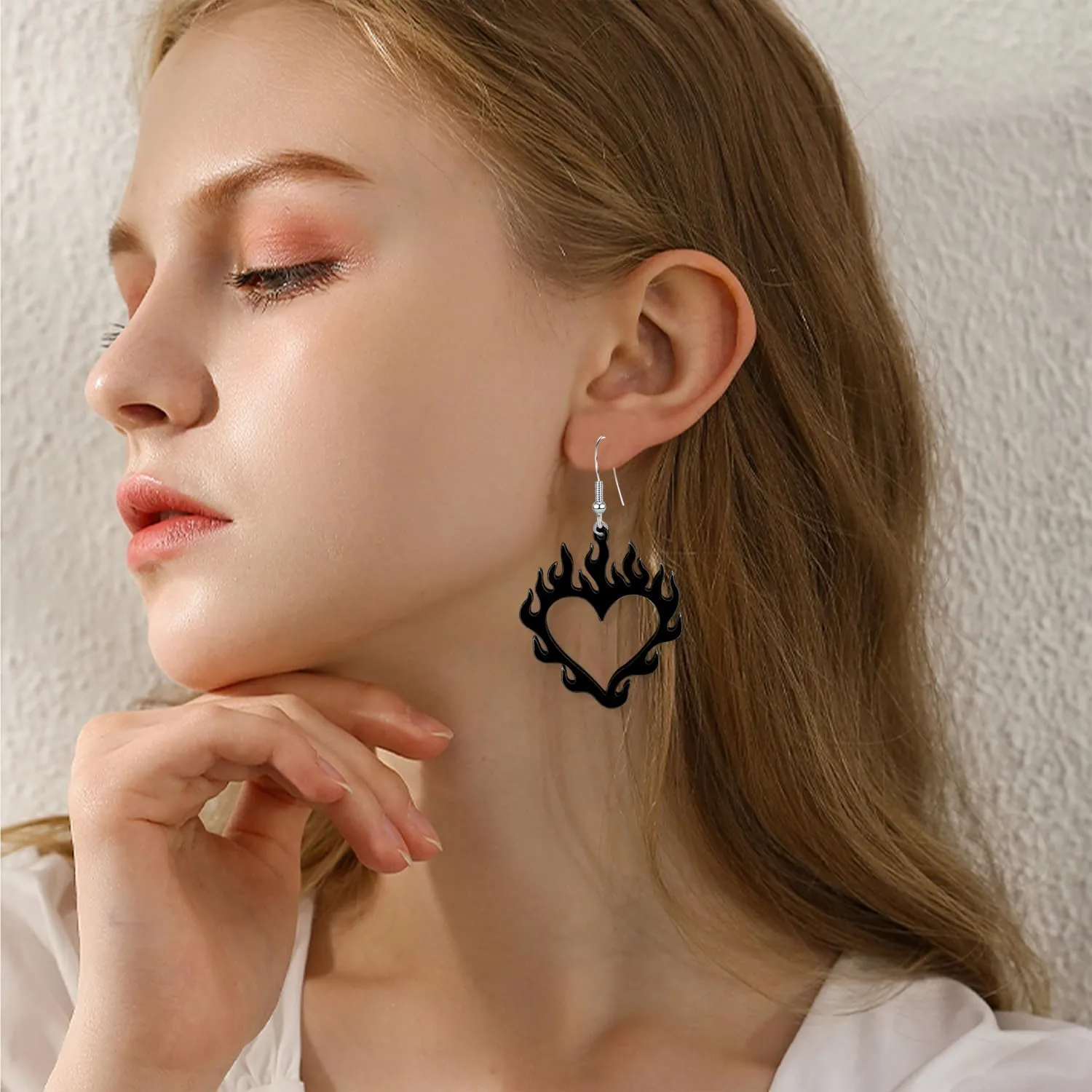 Red Light weight Halloween Acrylic Vavhoo Flame Heart Dangle Earrings Unique Charm Hollow Out Flame Love Heart Earrings for Women Friends Jewelry Gifts Punk