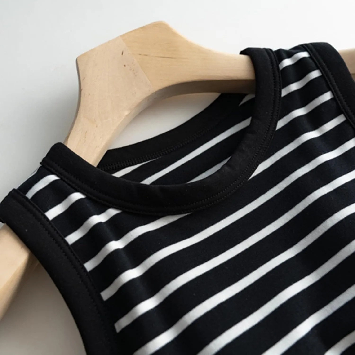 Women Tank Tops with Built in Bras Sleeveless Racerback Casual Basic Ribbed Shirts High Neck Slim Fit Tops